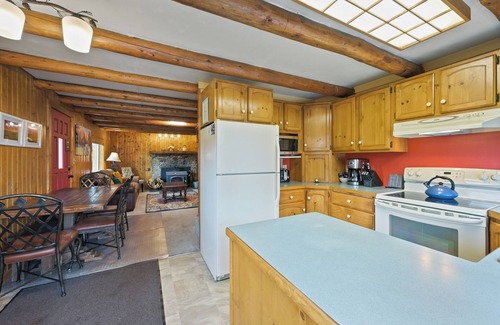 Silverthorne Cabin | Cozy Silverthorne Cabin Near Rainbow Rd & Major Ski Resorts