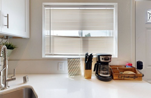 Santa Ana Heights House | Cozy, Single-Level Getaway with Fast WiFi, Kitchenette, & A/C - Dogs Welcome