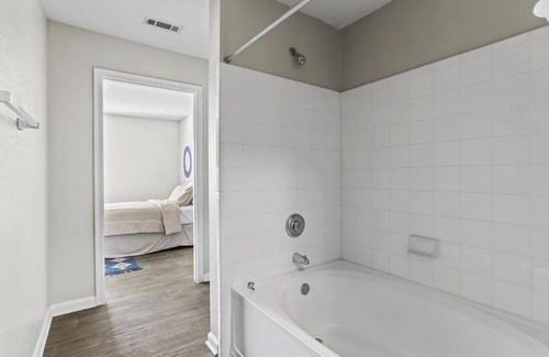 Lilburn Apartment | Cozy single room with WiFi, AC in Lilburn