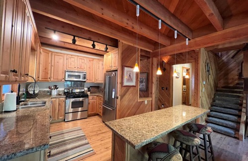 Truckee Cabin | Cozy Ski Cabin - Free Shuttle Village & Rec Center