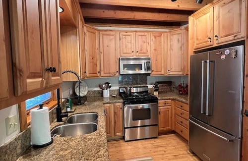 Truckee Cabin | Cozy Ski Cabin - Free Shuttle Village & Rec Center