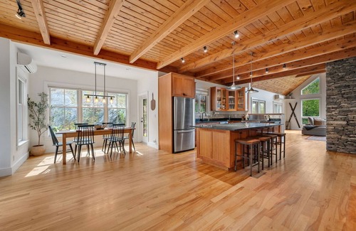 Richmond House | Cozy Ski House w/Sauna & Gym, Near Stowe, Burlington, Sugarbush