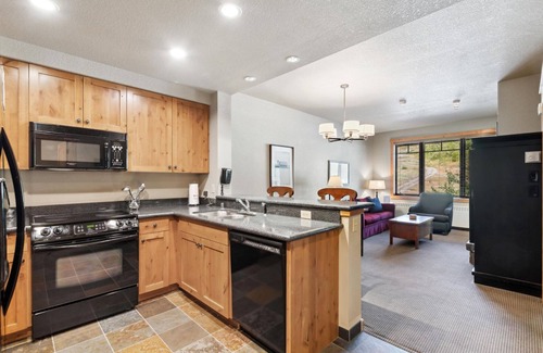 Whitefish Condo | Cozy Ski in/out condo in Morning Eagle. Right on the slopes!