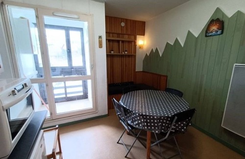 Arette Apartment | Cozy Ski-In/Ski-Out Apartment for 6 with Balcony, Ski Locker, and Free Parking