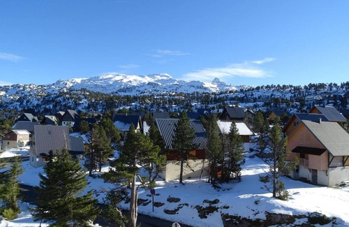 Arette Apartment | Cozy Ski-In/Ski-Out Apartment for 6 with Balcony, Ski Locker, and Free Parking