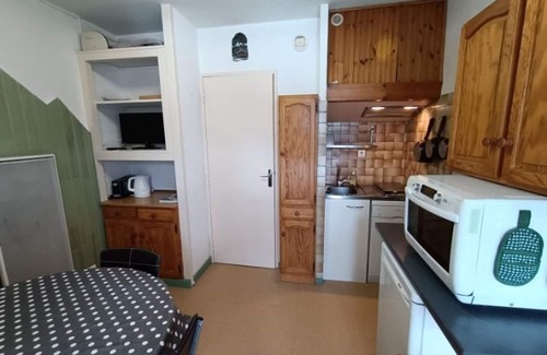 Arette Apartment | Cozy Ski-In/Ski-Out Apartment for 6 with Balcony, Ski Locker, and Free Parking