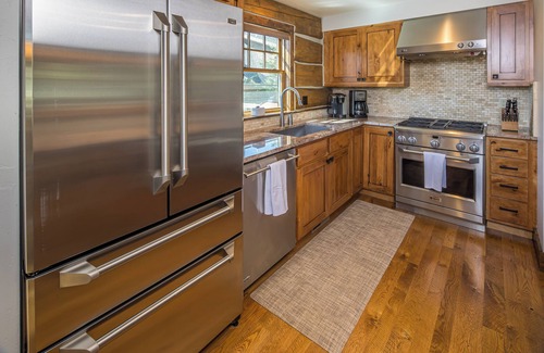Powder Ridge Cabin | Cozy Ski-In/Ski-Out Cabin: Private Deck, Grill, Hot Tub + Views!