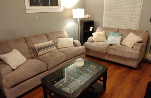 Brownstown House | Cozy "Sloth" Cottage by Yakima College, 5 mins to Memorial Hospital.