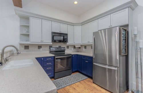 Sevierville House | Cozy Smoky Mountain Retreat Saltwater Pool Hot Tub Sleeps 6-Perfect Getaway!