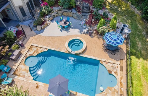 Sevierville House | Cozy Smoky Mountain Retreat Saltwater Pool Hot Tub Sleeps 6-Perfect Getaway!