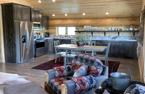 Island Park House | Cozy snowmobilers retreat below Mt Jefferson.