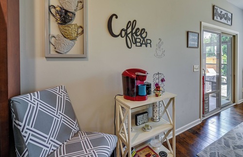 Greenville House | Cozy South Carolina Retreat w/Patio & Fireplace!