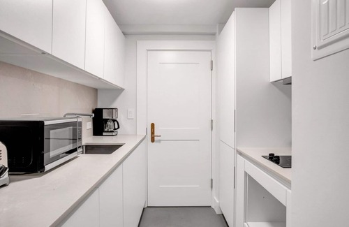 Columbus Apartment | Cozy South End Studio near T, Shops + Dining, by Blueground