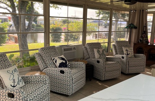 Port Charlotte - Charlotte Harbor House | Cozy South West Florida Escape on canal w/working space & pet friendly.