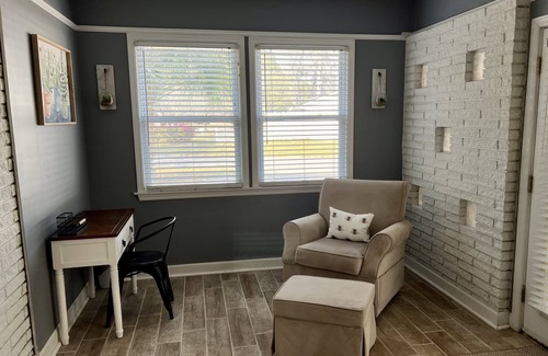 Windsor Forest House | Cozy Southside Savannah 3 Bed room 2 Bath home - 15 Minutes to downtown Savannah