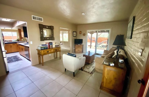 Tubac House | Cozy Southwest Custom Burnt-Adobe Brick Hacienda 3 bd 2 ba in Tubac with pool