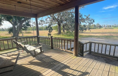 Cut Off Cabin | Cozy space in Lafourche parish Family outdoor space