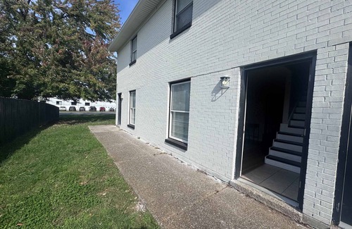 Buechel House | Cozy Spacious 2 Bedroom Townhouse Near Bardstown!