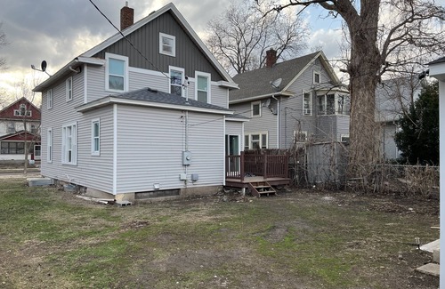 Powderhorn House | Cozy, spacious 4 bedroom with built in fireplace by Powderhorn lake