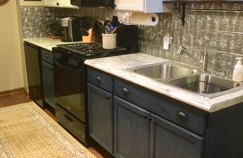 Bartlett House | Cozy & Spacious Guest Suite in Beautiful, Quiet Neighborhood