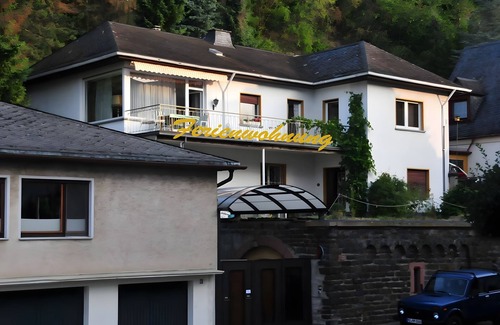 Mainz-Bingen Apartment | Cozy, Spacious Holiday Apartment with Large Balcony and Views of the Rhine and Castle
