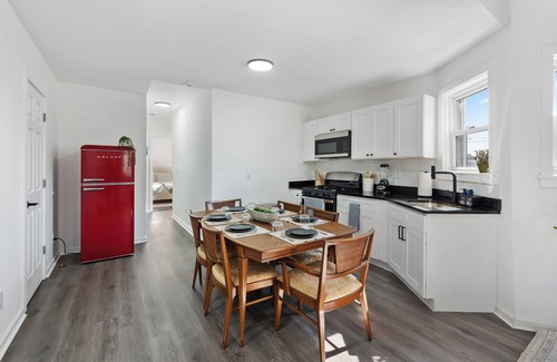 Communipaw House | Cozy & Spacious Home Near NYC, 5 mins from Train