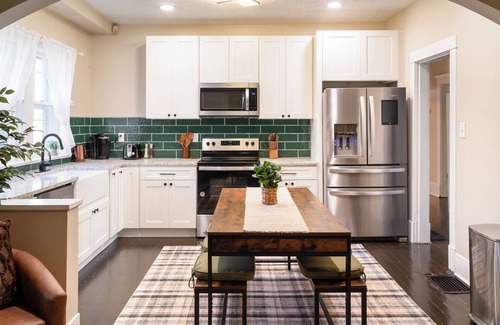 Knoxville House | Cozy & Spacious Home w/Firepit - 5 mins from Downtown Knoxville