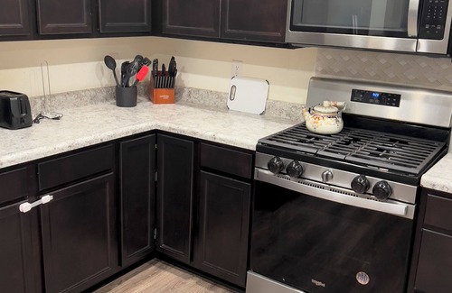 Acton House | Cozy Spacious Modern Lakeview Home Located Near Downtown Indianapolis