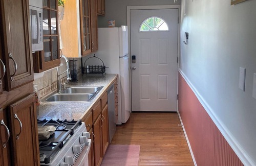 Lower Lawrenceville Apartment | Cozy, spacious, offstreet parking, great location!