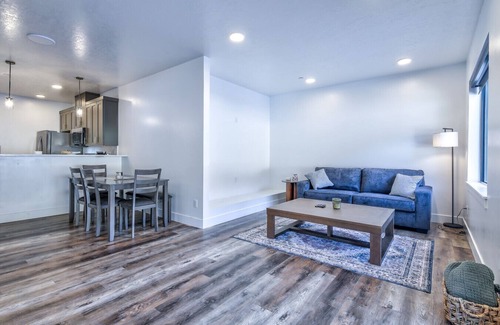 Juneau Apartment | Cozy, Spacious Retreat with Fireplace 205