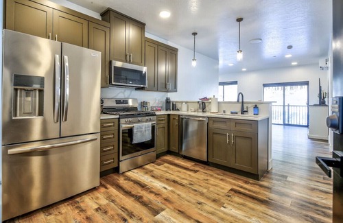Juneau Apartment | Cozy, Spacious Retreat with Fireplace 205