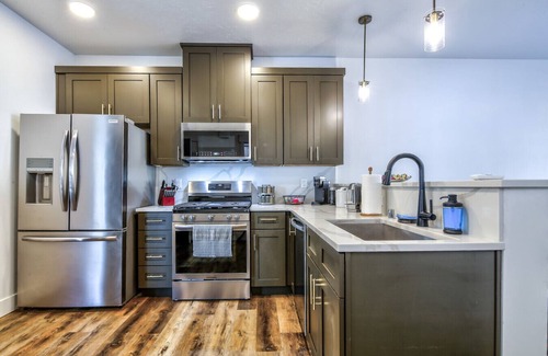 Juneau Apartment | Cozy, Spacious Retreat with Fireplace 205