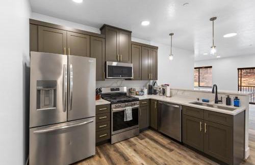 Juneau Apartment | Cozy Spacious Retreat with Fireplace 205
