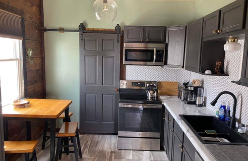Cedar Rapids - Iowa City Apartment | Cozy spot with easy access to all sectors of Downtown life!