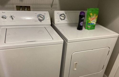 Riverside Terrace Apartment | Cozy Stay: FREE Park & Fast WIFI Museum district/MED/NRG