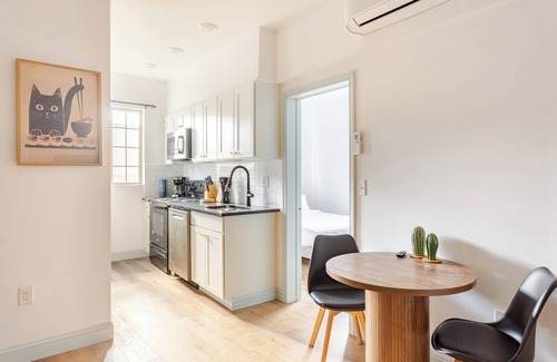 West Poplar Apartment | Cozy Stay near Fishtown & City Center