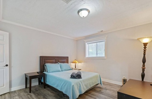 Sandy Apartment | Cozy Stay w/ Bunk Bed and Game Room