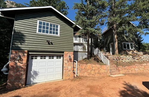Green Mountain Falls Cabin | Cozy studio cabin among the trees in Green Mountain Falls!