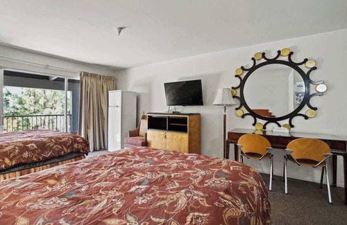 Fremont House | (Cozy studio, 2BED, 1BA, No kitchen)
