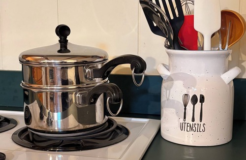 Charlottesville Apartment | Cozy studio apartment with wood burning fireplace, in charming Charlottesville