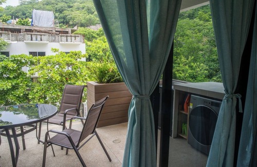 Santa Maria Huatulco Apartment | Cozy studio apartment near beach with roof top pool, AC, WiFi