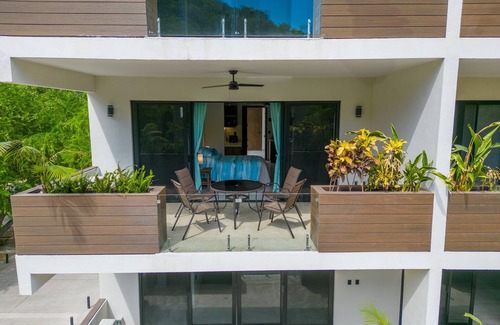 Santa Maria Huatulco Apartment | Cozy studio apartment near beach with roof top pool, AC, WiFi