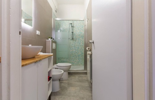 Bologna Fiere District House | Cozy studio apartment located on the first floor of a two-story building.22 sqm, sleeping area with two single beds and bathroomA few steps from Porta San Donato-one of the thirteen access gates,of which today only nine remain-12min by bus from the cente
