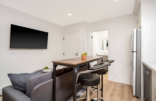 Hamilton Apartment | Cozy Studio Apt - Corktown Hamilton!