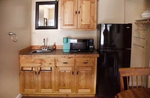 Columbia Falls Cabin | Cozy Studio Cabin with Kitchenette - Walk to Downtown Columbia Falls!
