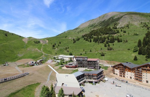 Auris Apartment | Cozy studio cabin for 3 at the foot of Auris en Oisans slopes