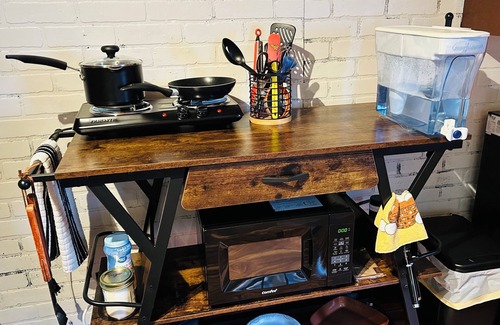 Fenton Cabin | Cozy studio cabin in charming Fenton near Cider Mills and Trails!