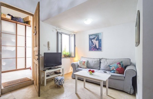 Neve Tzedek Apartment | Cozy Studio Carmel Market