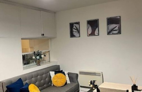 Cathedrals Apartment | Cozy studio close to the Shard