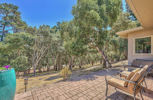 Monterey Apartment | Cozy studio "Del Monte Oaks " Rental-Great for extended stays with WiFi access